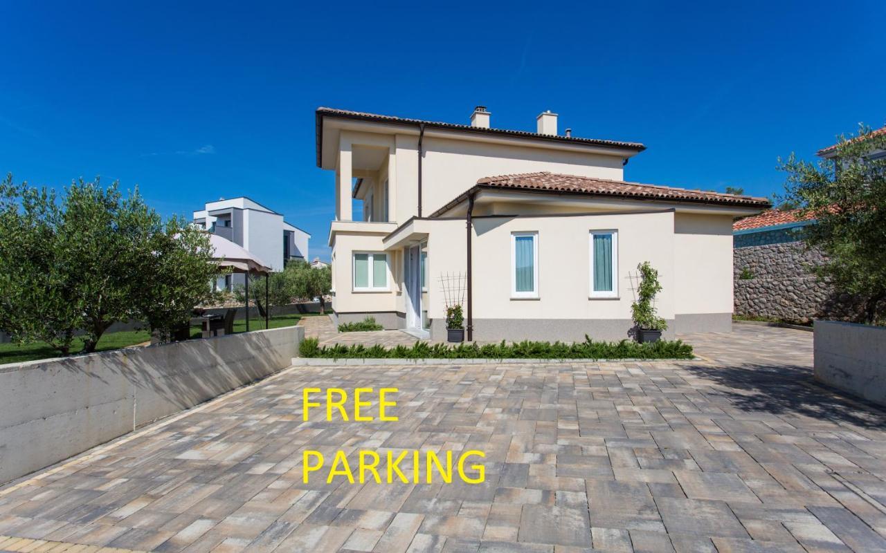 Studio Apartment Lucija Krk Town Eksteriør billede