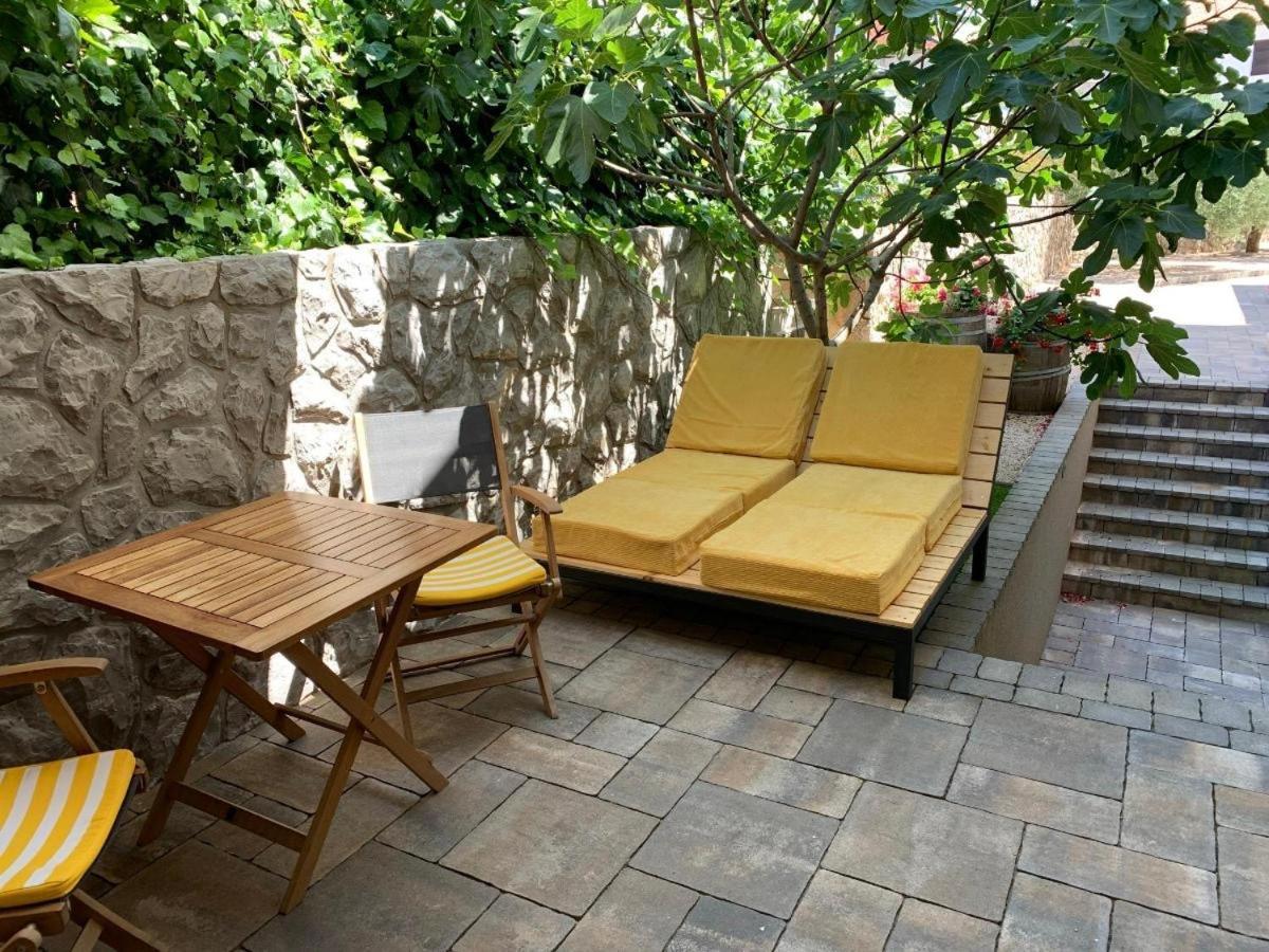 Studio Apartment Lucija Krk Town Eksteriør billede